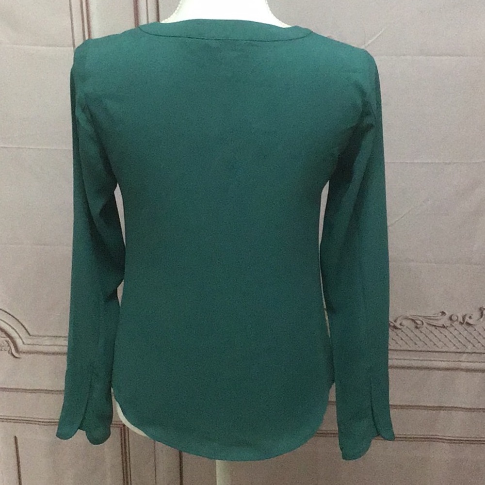- NWT Adorable Ruffled Blouse - Picture 2 of 6